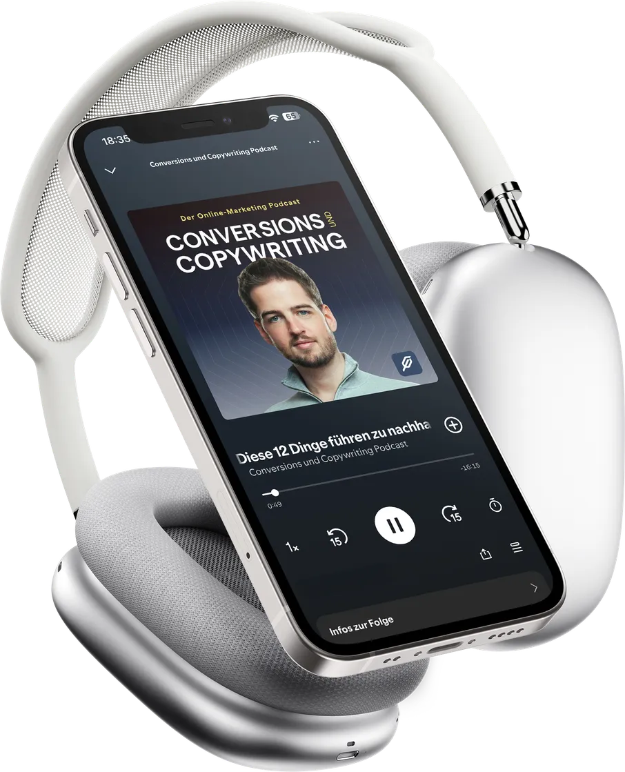 Smartphone mit dem Conversions und Copywriting Podcast in einem Kopfhörer