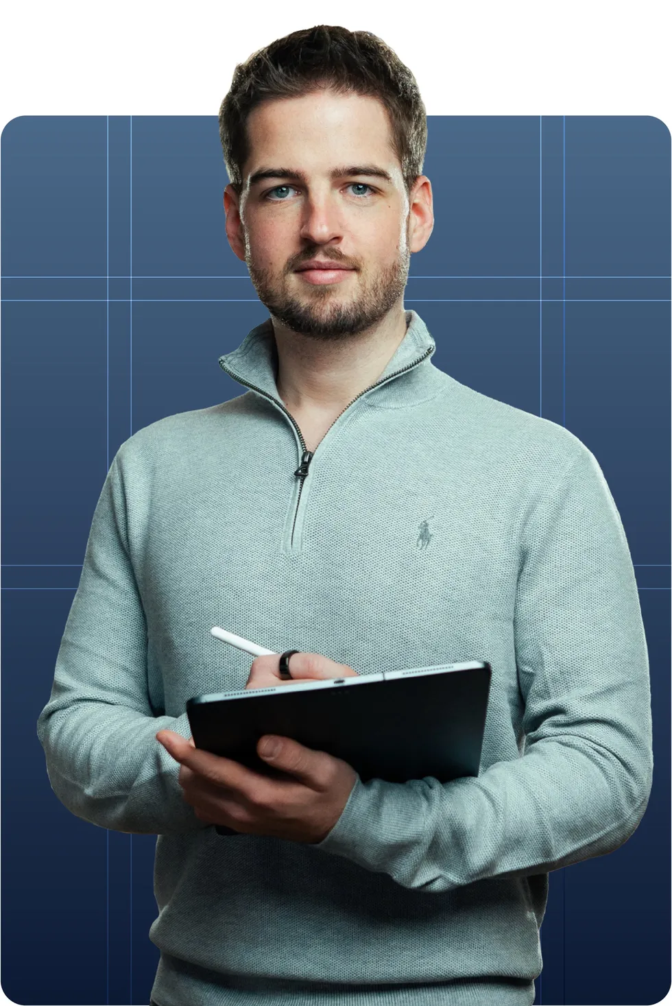 Tim Gelhausen mit Tablet und Stift